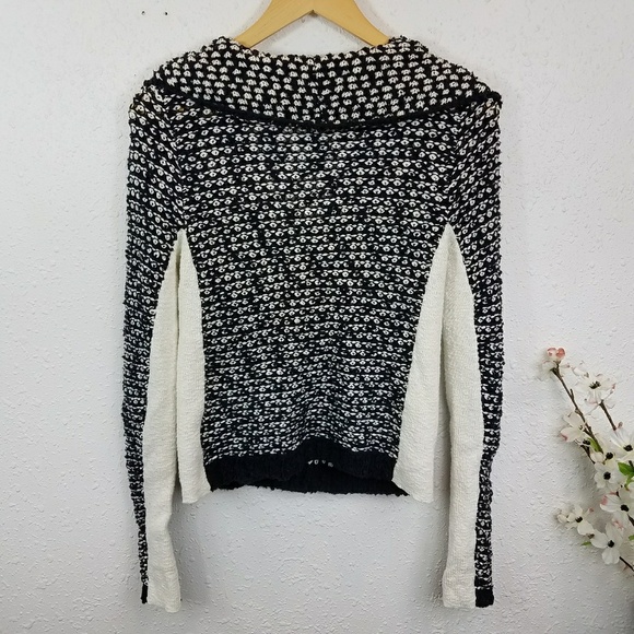 🍍Sold🍍Anthro Little Yellow Bird Moto Swtr Sz S - Picture 8 of 8